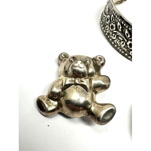 226 - selection of vintage silver jewellery inc large heart locket teddy bear brooch bangle etc weight 69g