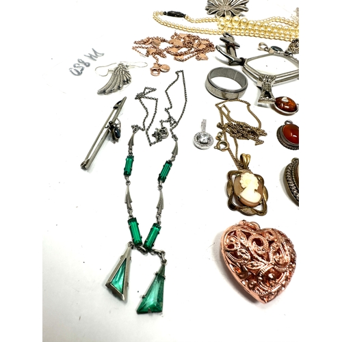 355 - selection of small jewellery items includes silver earring enamel city charms pendants etc weight 22... 