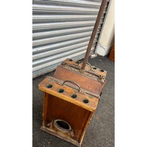 195 - Antique ' The Dustaw ' vacuum cleaner