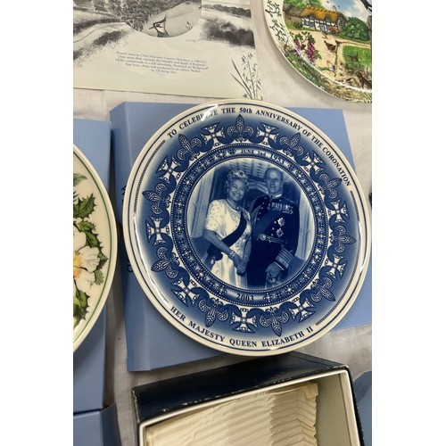 208 - Selection of Wedgwood pottery to include collectors plates with COA's and original boxes, commemorat... 