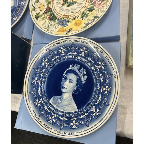 208 - Selection of Wedgwood pottery to include collectors plates with COA's and original boxes, commemorat... 