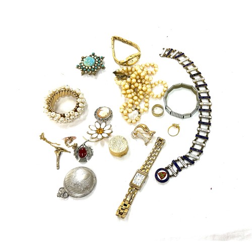 470 - Selection of vintage costume jewellery to include rings, beads, bracelet etc