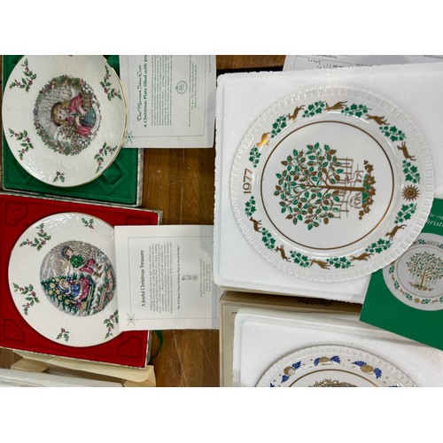 175 - Large selection of collectors plates includes Spode Christmas scene, Wedgwood etc