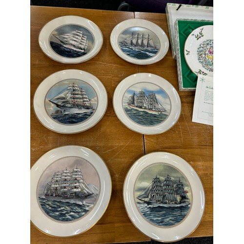 175 - Large selection of collectors plates includes Spode Christmas scene, Wedgwood etc