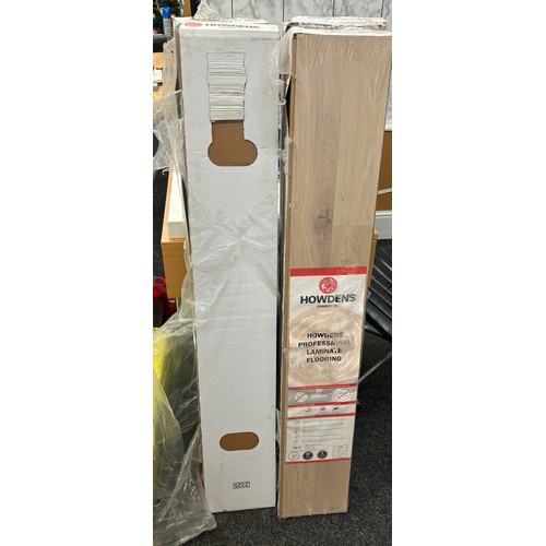 232 - 5 Packs of Howdens 2 Strip light oak laminate flooring, 9 pieces per pack, 1285x192x8mm, 9pcs = 2.22... 