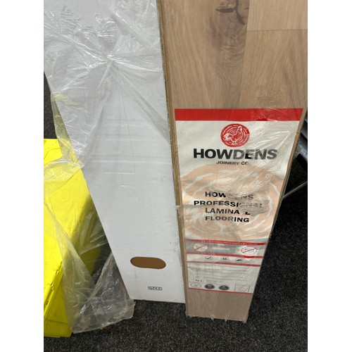 232 - 5 Packs of Howdens 2 Strip light oak laminate flooring, 9 pieces per pack, 1285x192x8mm, 9pcs = 2.22... 