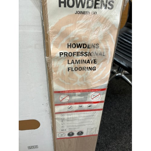 232 - 5 Packs of Howdens 2 Strip light oak laminate flooring, 9 pieces per pack, 1285x192x8mm, 9pcs = 2.22... 