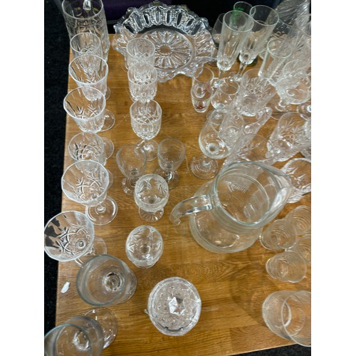 178 - Large selection of assorted glassware includes sets, odds, bowls, glasses etc