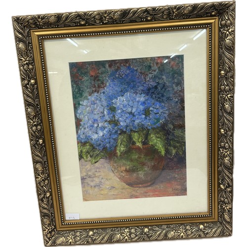 31 - Framed oil painting depicting flowers, signed L.M Humphries measures approximately 24 inches by 20 i... 