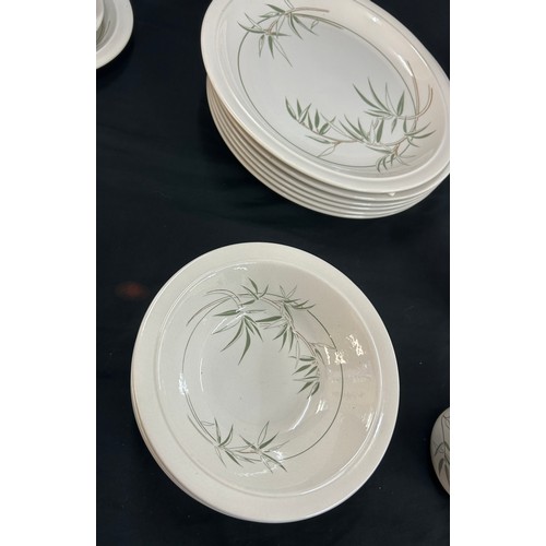 213 - Six piece tea service, green leaf design, with tea pot, cups, saucers and plates