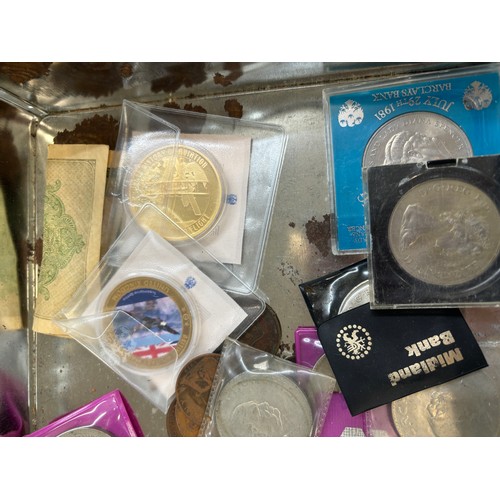 491 - Large selection of assorted vintage and later coins includes crowns etc