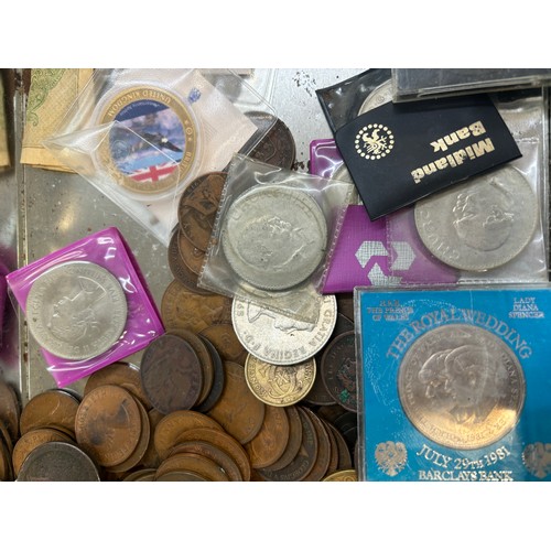 491 - Large selection of assorted vintage and later coins includes crowns etc