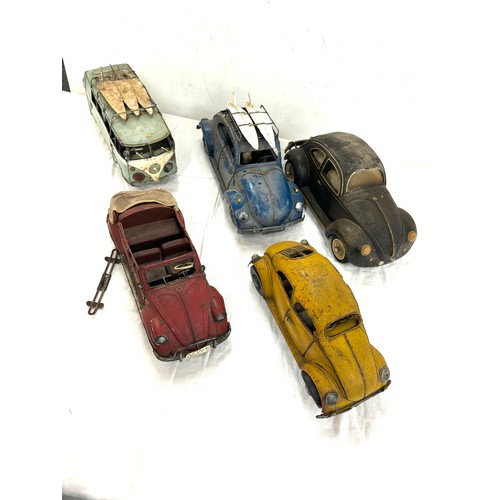 532 - Selection of assorted vintage tin cars