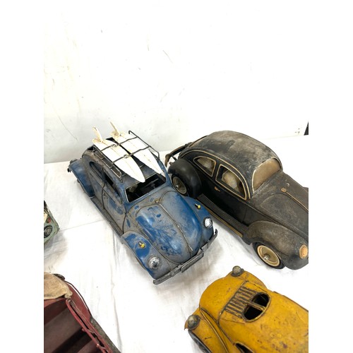 532 - Selection of assorted vintage tin cars