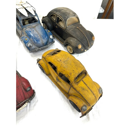 532 - Selection of assorted vintage tin cars