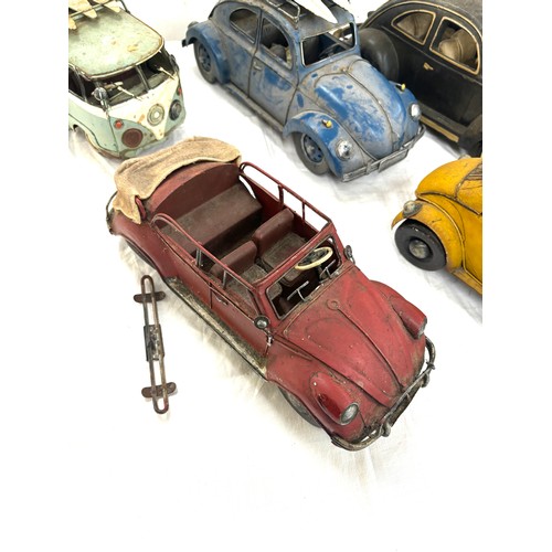 532 - Selection of assorted vintage tin cars