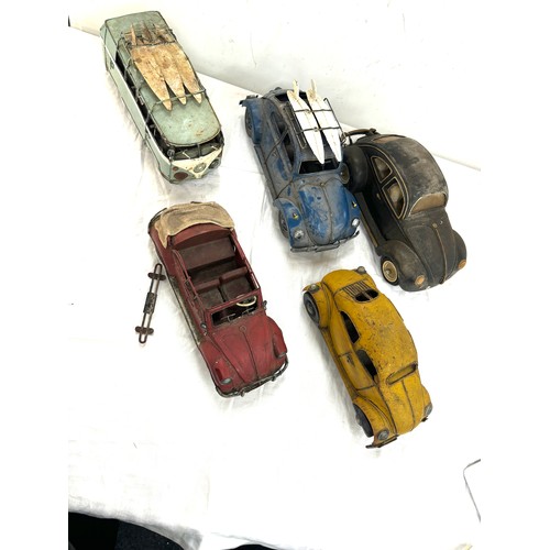 532 - Selection of assorted vintage tin cars