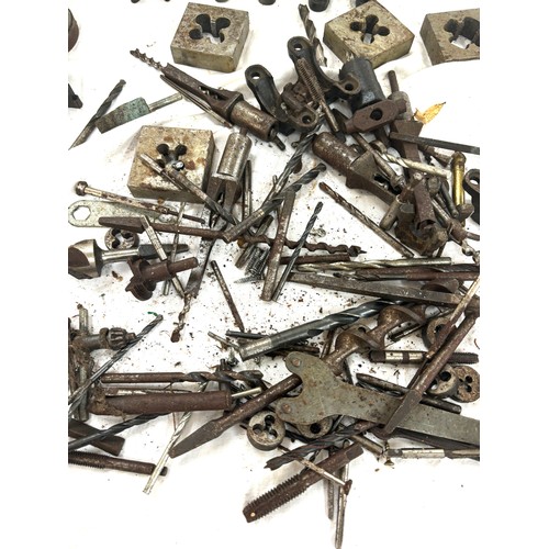 200 - Large selection of assorted drill bits etc