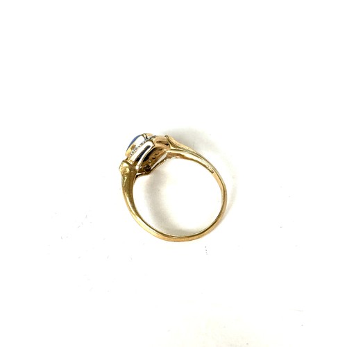 404 - Ladies 9ct gold stone set ring, ring size V, overall weight 3g