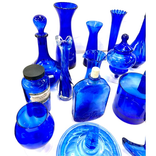 123 - Selection of blue glass vases, trinkets, bottles etc, tallest piece measures approximately 11 inches