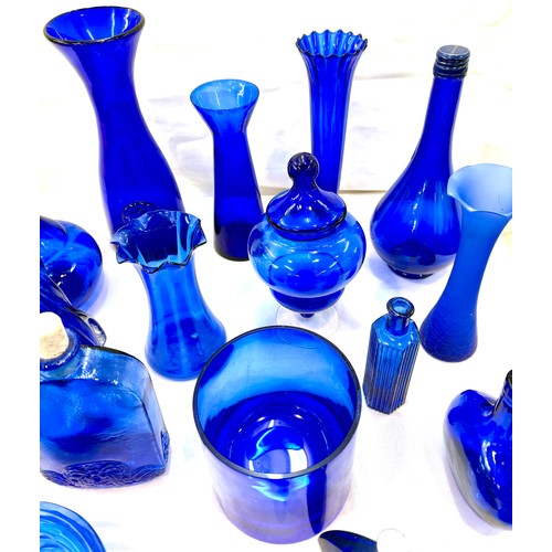 123 - Selection of blue glass vases, trinkets, bottles etc, tallest piece measures approximately 11 inches