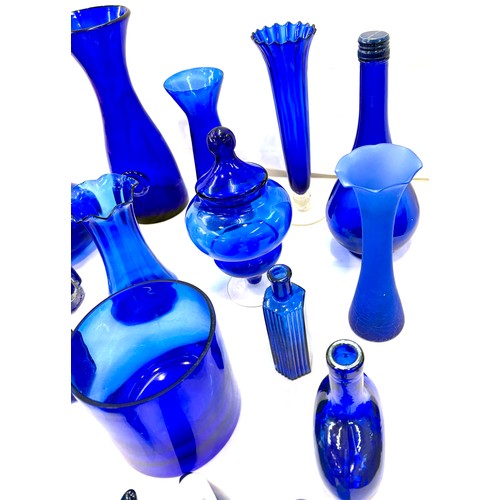 123 - Selection of blue glass vases, trinkets, bottles etc, tallest piece measures approximately 11 inches