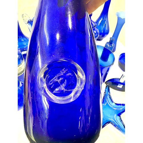 123 - Selection of blue glass vases, trinkets, bottles etc, tallest piece measures approximately 11 inches