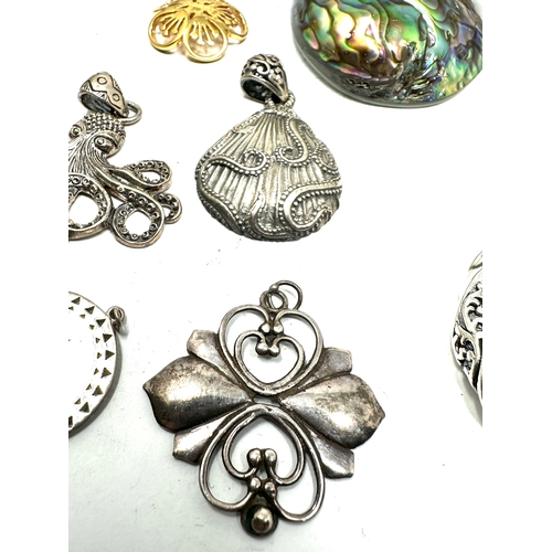 257 - selection of silver pendants weight 57g