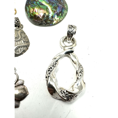 257 - selection of silver pendants weight 57g