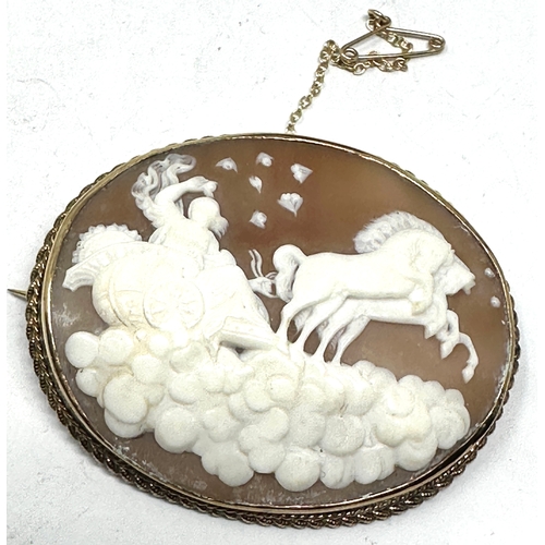 137 - Fine large victorian cameo brooch 9ct gold framed measures approx 6cm by 4.8cm