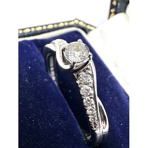 146 - 950 platinum & diamond ring weight 4.7g .33ct diamonds