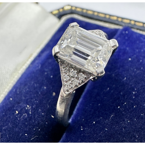 152 - 18ct white gold emerald cut diamond ring diamond measures approx 7.5mm by 5.5cm est 1.5ct with diamo... 