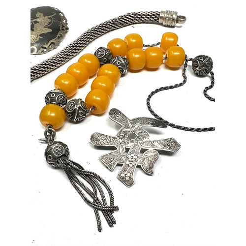 272 - selection of silver & white metal jewellery inc prayer beads siam niello silver brooches etc weight ... 