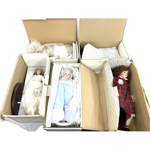 136 - Selection of 8 boxed collectors dolls includes D'Anton Jos, various pot dolls, dolls knitted clothin... 