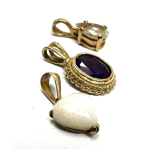 129 - 3 9ct gold gem set pendants inc opal amethyst weight 1.7g