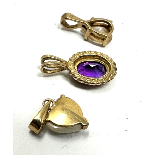 129 - 3 9ct gold gem set pendants inc opal amethyst weight 1.7g