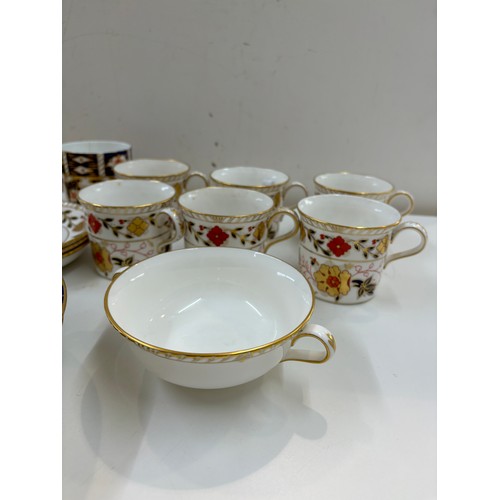 527 - Collection of derby to include 3 bloor derby plates size 22cm c1820-40, cup and saucer 1890 2541 pat... 