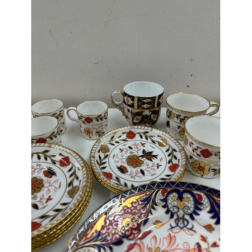 527 - Collection of derby to include 3 bloor derby plates size 22cm c1820-40, cup and saucer 1890 2541 pat... 