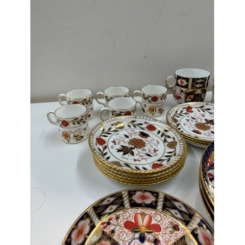 527 - Collection of derby to include 3 bloor derby plates size 22cm c1820-40, cup and saucer 1890 2541 pat... 