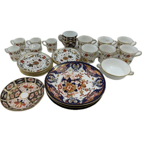 527 - Collection of derby to include 3 bloor derby plates size 22cm c1820-40, cup and saucer 1890 2541 pat... 