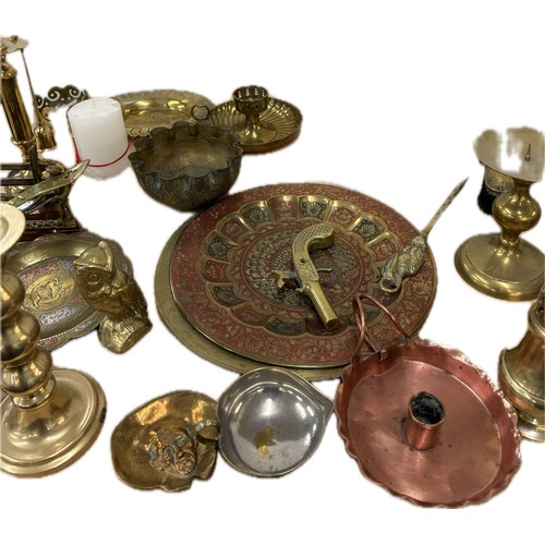 115 - Large selection of brassware to include candlesticks, jugs, plaques, vases, ornaments, small copper ... 