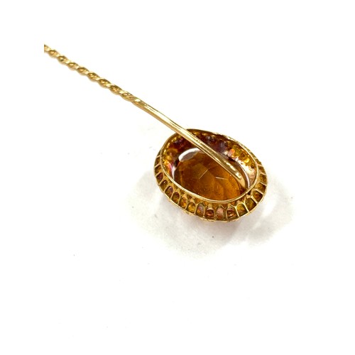 385 - 9ct gold Citrine and seed pearl hat pin