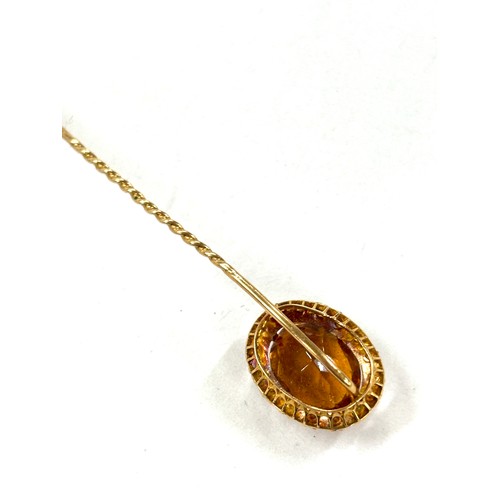 385 - 9ct gold Citrine and seed pearl hat pin