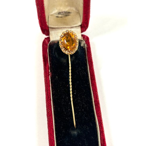 385 - 9ct gold Citrine and seed pearl hat pin