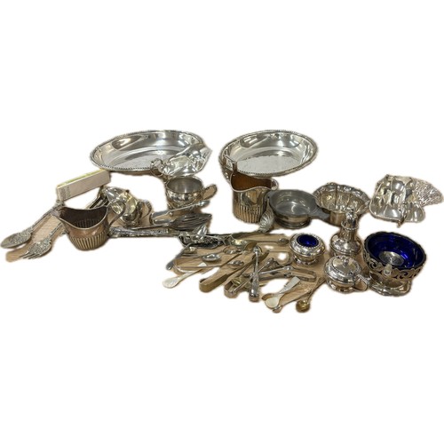 117 - Selection of silverplated items to include gravy boats, cutlery, cruet set, dishes etc