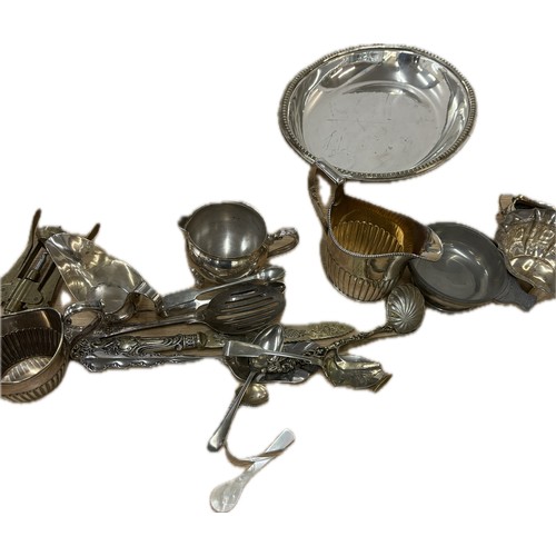 117 - Selection of silverplated items to include gravy boats, cutlery, cruet set, dishes etc