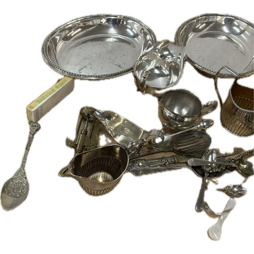 117 - Selection of silverplated items to include gravy boats, cutlery, cruet set, dishes etc