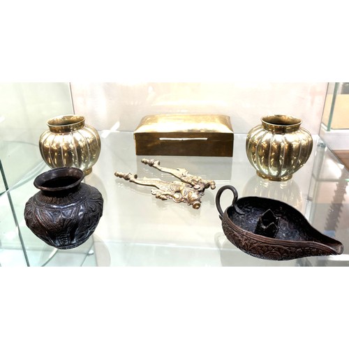 542 - Selection 5 oriental metalware pieces to include a set of brass spice cutters, brass box, pair brass... 