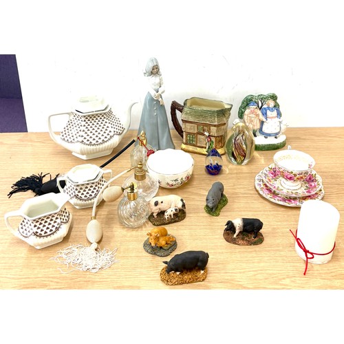 535 - Selection of miscellaneous to include Royal Doulton pigs, Adam teapot, paperweights, Royal Doulton T... 