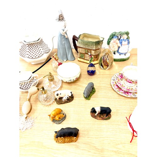 535 - Selection of miscellaneous to include Royal Doulton pigs, Adam teapot, paperweights, Royal Doulton T... 